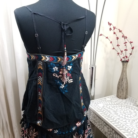 🍒NWT🍒 ANTHROPOLOGIE LOVE SAM EMBROIDERED TANK - Picture 4 of 6